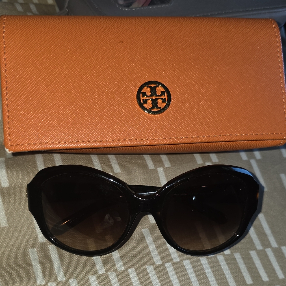 Tory Burch Sunglasses With Orange Case Set